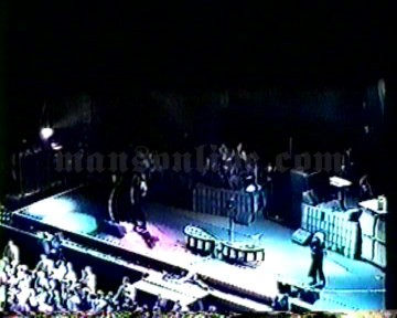2001-06-08 Tinley Park, IL - New World Music Theatre Screenshot 2