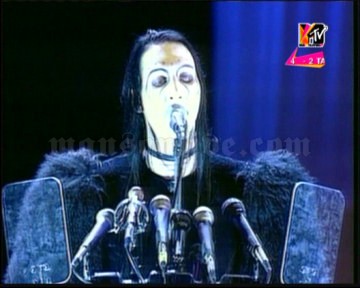 1997-09-04 New York City, NY - Radio City Music Hall (MTV Video Music Awards) Screenshot 2
