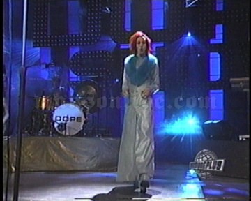 1998-09-10 Los Angeles, CA - Gibson Amphitheater (MTV Video Music Awards) Screenshot 1