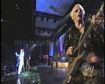 1998-09-10 Los Angeles, CA - Gibson Amphitheater (MTV Video Music Awards) Screenshot 2