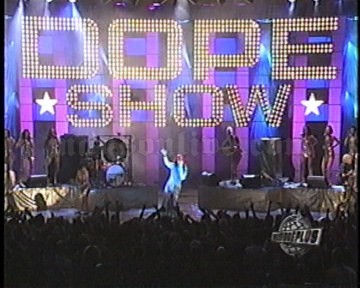 1998-09-10 Los Angeles, CA - Gibson Amphitheater (MTV Video Music Awards) Screenshot 3