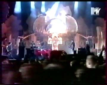 1999-11-11 Dublin, Ireland - The Point Theatre (MTV Europe Music Awards) Screenshot 4