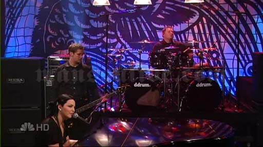 2007-03-13 Burbank, CA - NBC Studios (The Tonight Show with Jay Leno) Screenshot 1