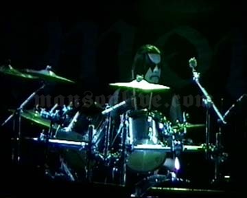 2002-05-03 Detroit, MI - St. Andrew's Hall Screenshot 2