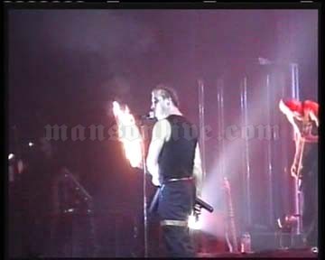 2001-05-16 Hamburg, Germany - Sporthalle Screenshot 3