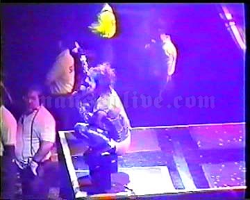 1999-04-07 Uniondale, NY - Nassau Coliseum Screenshot 3