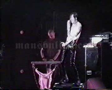 1995-04-14 St. Paul, MN - Roy Wilkins Auditorium Screenshot 2