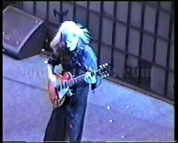 2001-06-08 Tinley Park, IL - New World Music Theatre Screenshot 3