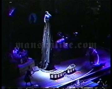 2001-06-08 Tinley Park, IL - New World Music Theatre Screenshot 4