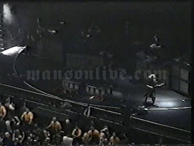 2001-06-08 Tinley Park, IL - New World Music Theatre Screenshot 2