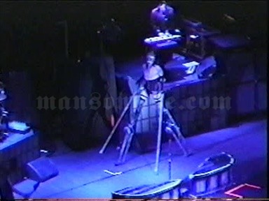 2001-06-08 Tinley Park, IL - New World Music Theatre Screenshot 3