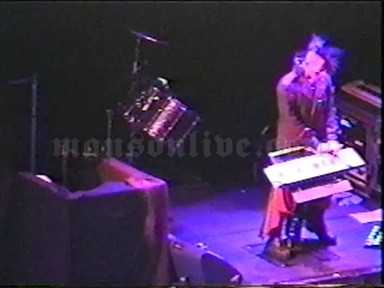 2001-06-08 Tinley Park, IL - New World Music Theatre Screenshot 4