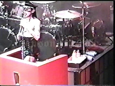 2001-06-08 Tinley Park, IL - New World Music Theatre Screenshot 6