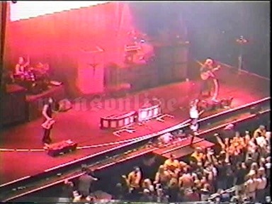 2001-06-08 Tinley Park, IL - New World Music Theatre Screenshot 7