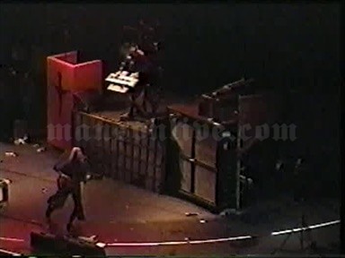 2001-06-08 Tinley Park, IL - New World Music Theatre Screenshot 8