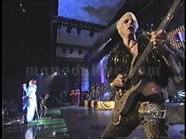 1998-09-10 Los Angeles, CA - Gibson Amphitheater (MTV Video Music Awards) Screenshot 2