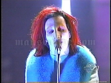 1998-09-10 Los Angeles, CA - Gibson Amphitheater (MTV Video Music Awards) Screenshot 3