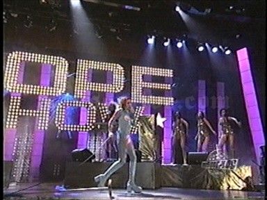 1998-09-10 Los Angeles, CA - Gibson Amphitheater (MTV Video Music Awards) Screenshot 6