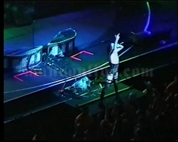 2001-06-08 Tinley Park, IL - New World Music Theatre Screenshot 7