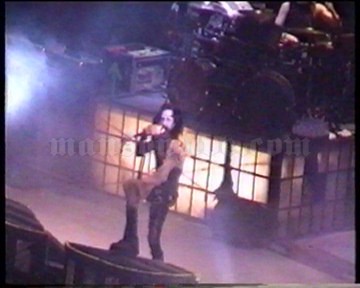 2001-02-19 Stockholm, Sweden - Ice Stadium Screenshot 2