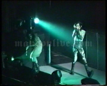 2001-02-19 Stockholm, Sweden - Ice Stadium Screenshot 3