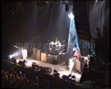 2001-02-19 Stockholm, Sweden - Ice Stadium Screenshot 5