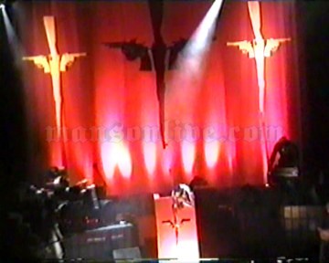 2000-12-09 Pittsburgh, PA - Mellon Arena Screenshot 4