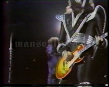 1977-04-02 Tokyo, Japan - Nippon Budokan Hall Screenshot 2