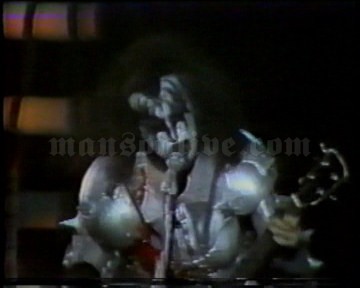 1977-04-02 Tokyo, Japan - Nippon Budokan Hall Screenshot 3