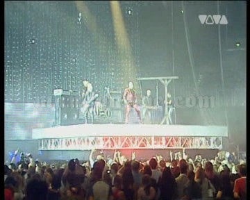 2004-09-25 Cologne, Germany - KölnArena (Comet Awards) Screenshot 2